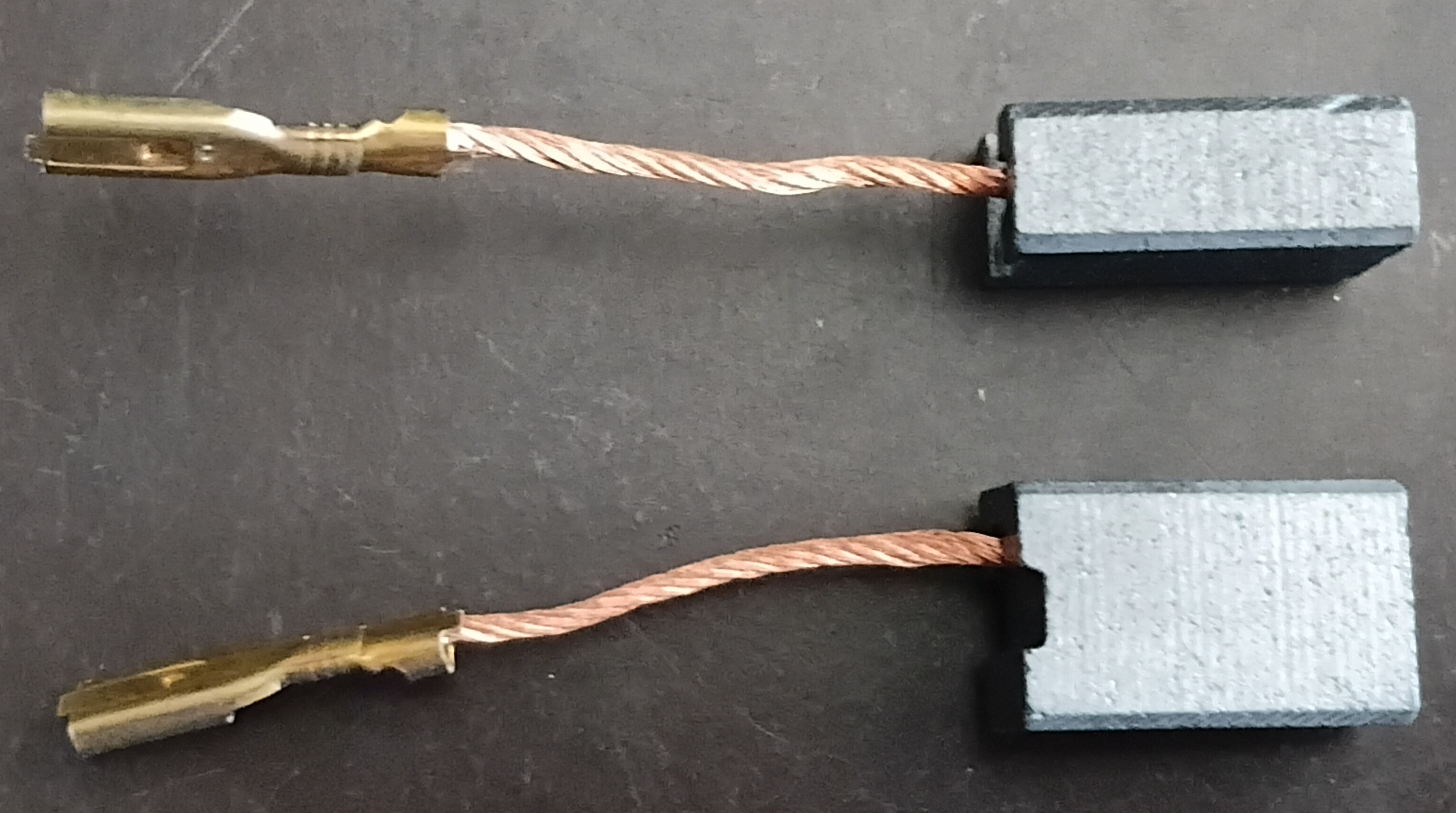 116 Quality Carbon Brush (Made in Taiwan) non-spring 16(L)x10(W)x6(H)mm| Carbon Brushes| Carpentry Tools & Equipment