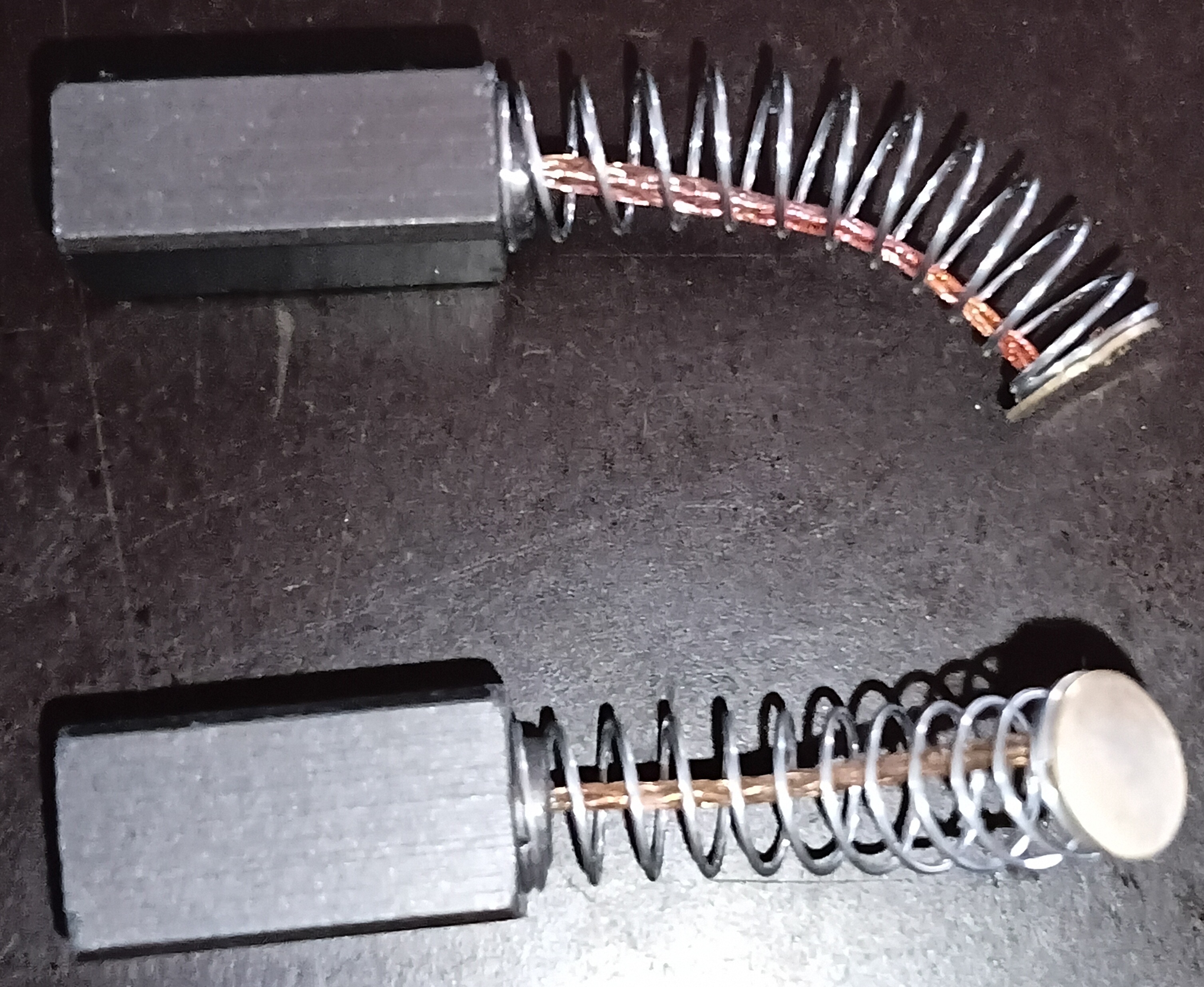 113 Quality Carbon Brush (Made in Taiwan) spring 15(L)x7(W)x6(H)mm| Carbon Brushes| Carpentry Tools & Equipment